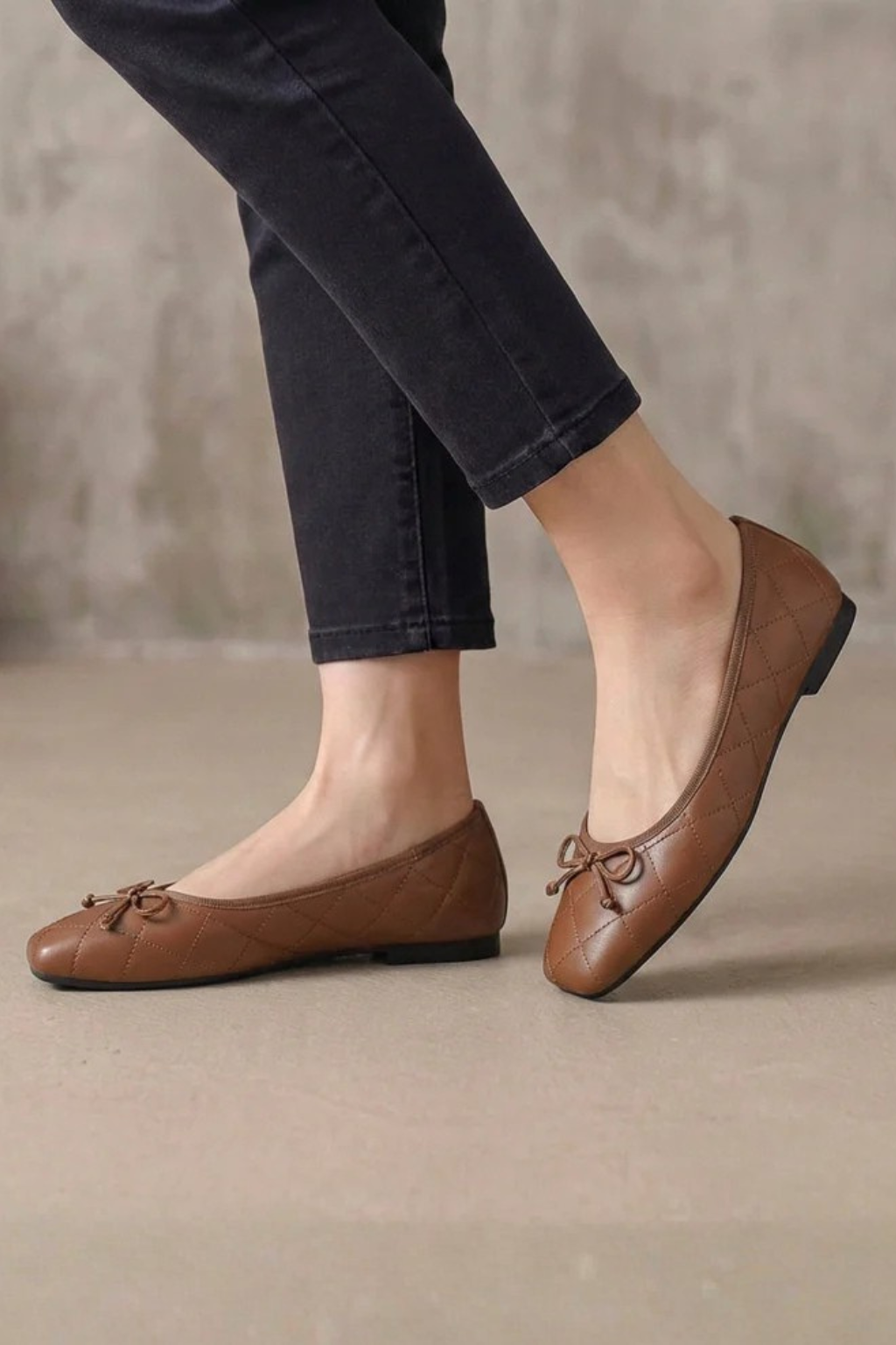Ballerines matelassées pour femmes à bout carré avec détail nœud et semelle profilée basse