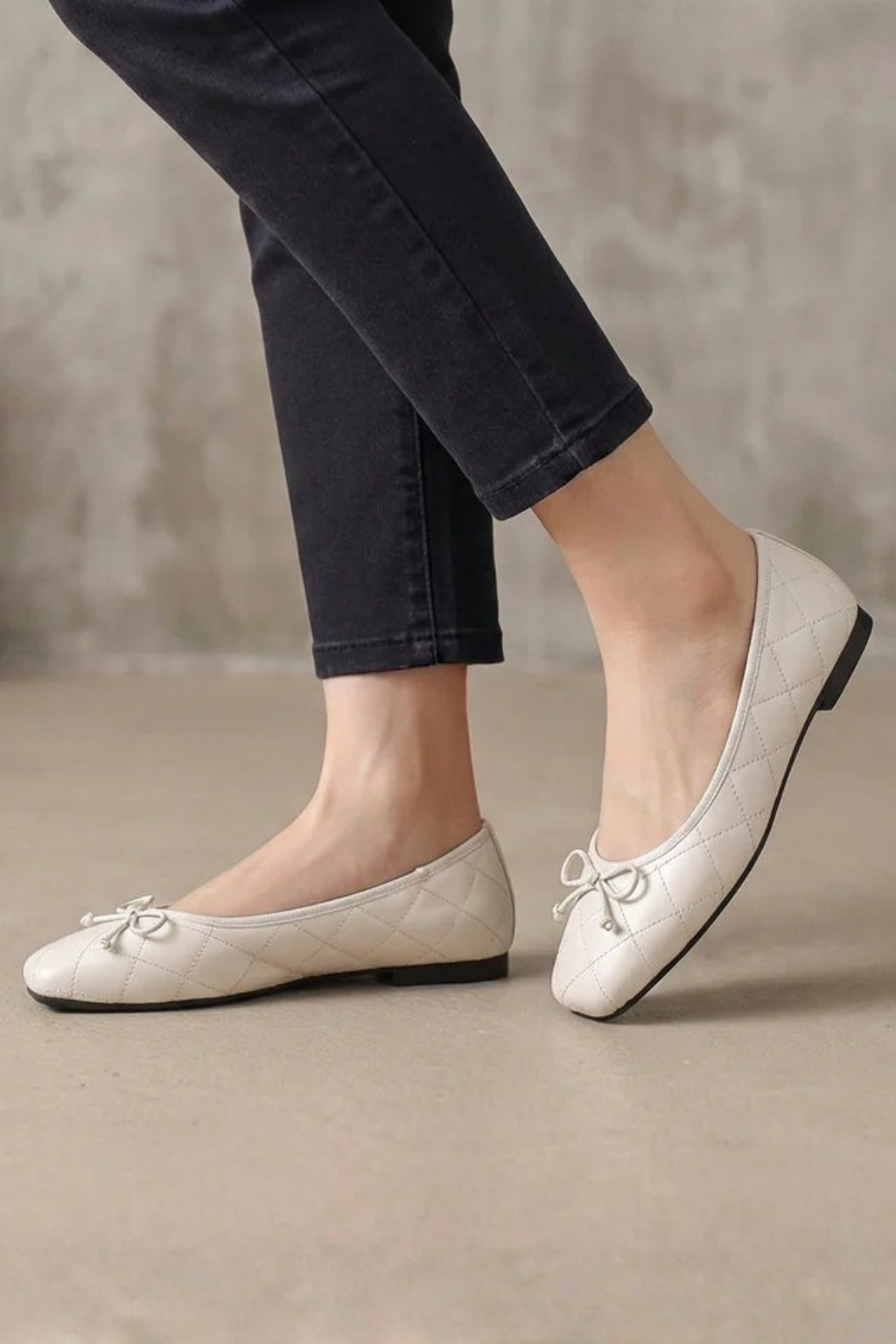 Ballerines matelassées pour femmes à bout carré avec détail nœud et semelle profilée basse