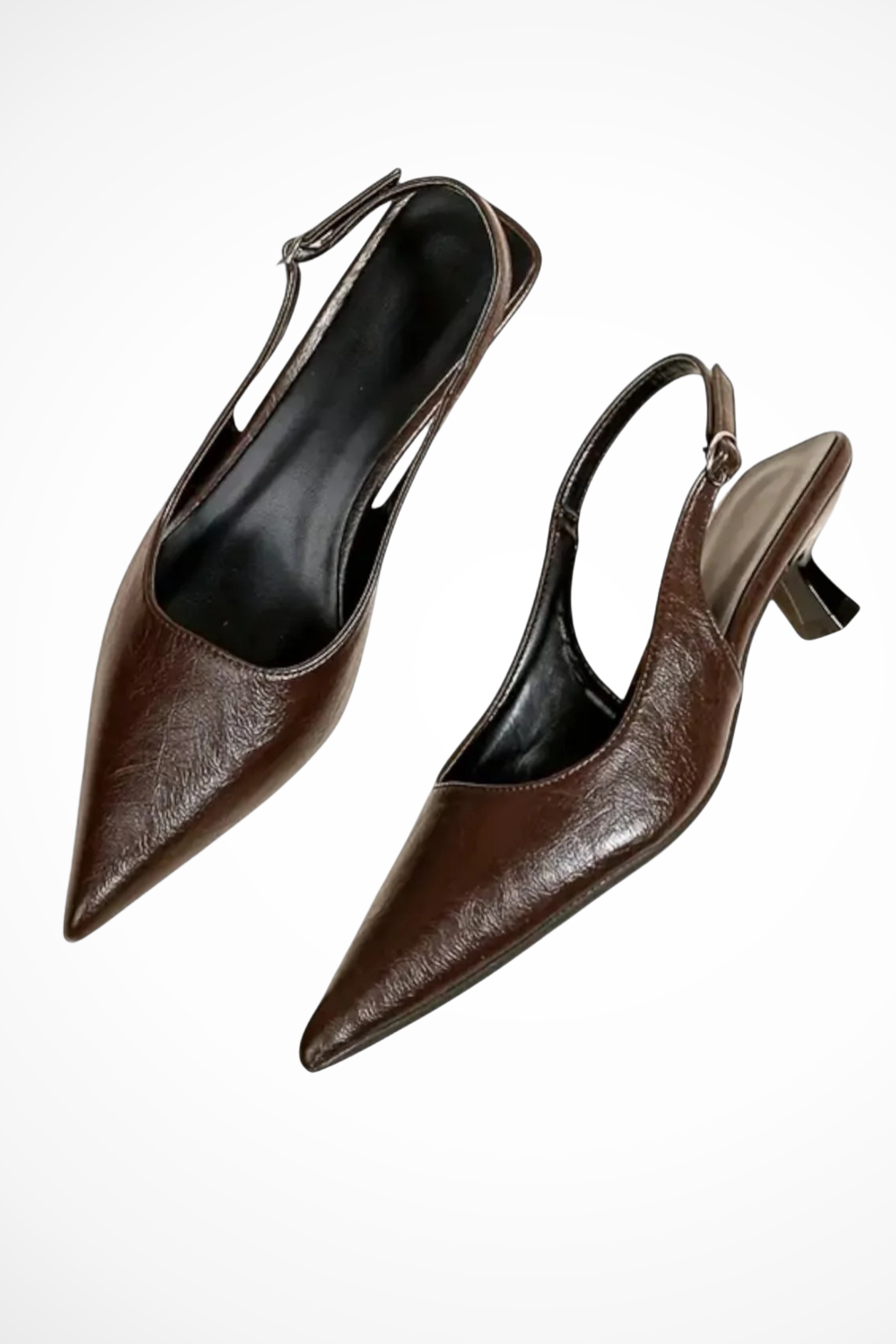 Dam Pumps med spetsig tå, slingback och kittenklack, justerbar rem, glansiga festskor