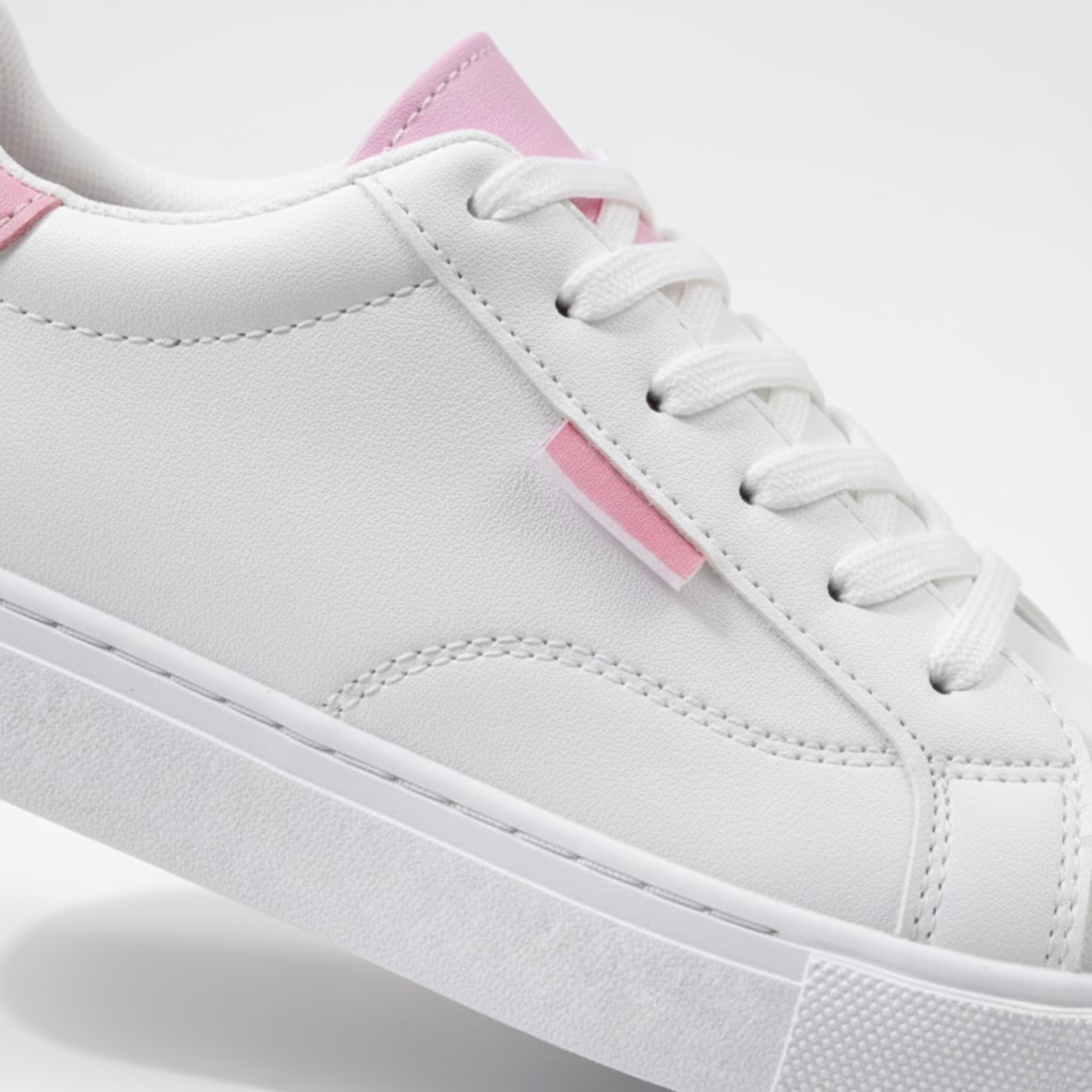 Sneakers eleganti da donna in pelle bianca, basse, con lacci, casual per studenti