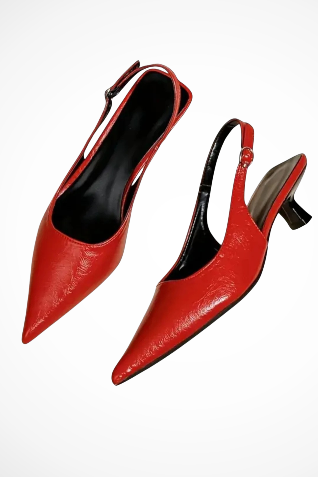 Dam Pumps med spetsig tå, slingback och kittenklack, justerbar rem, glansiga festskor