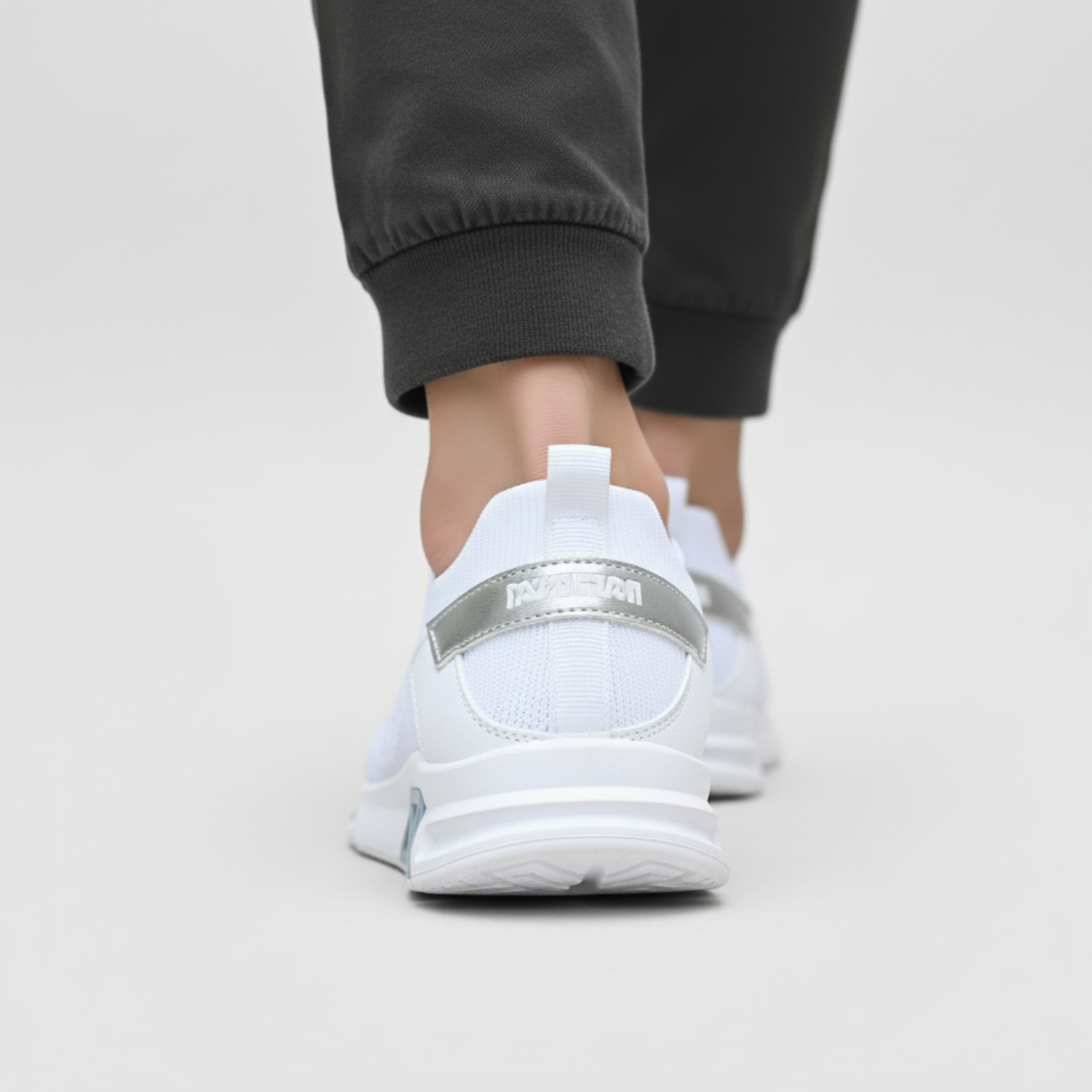 Men’s motion sneakers