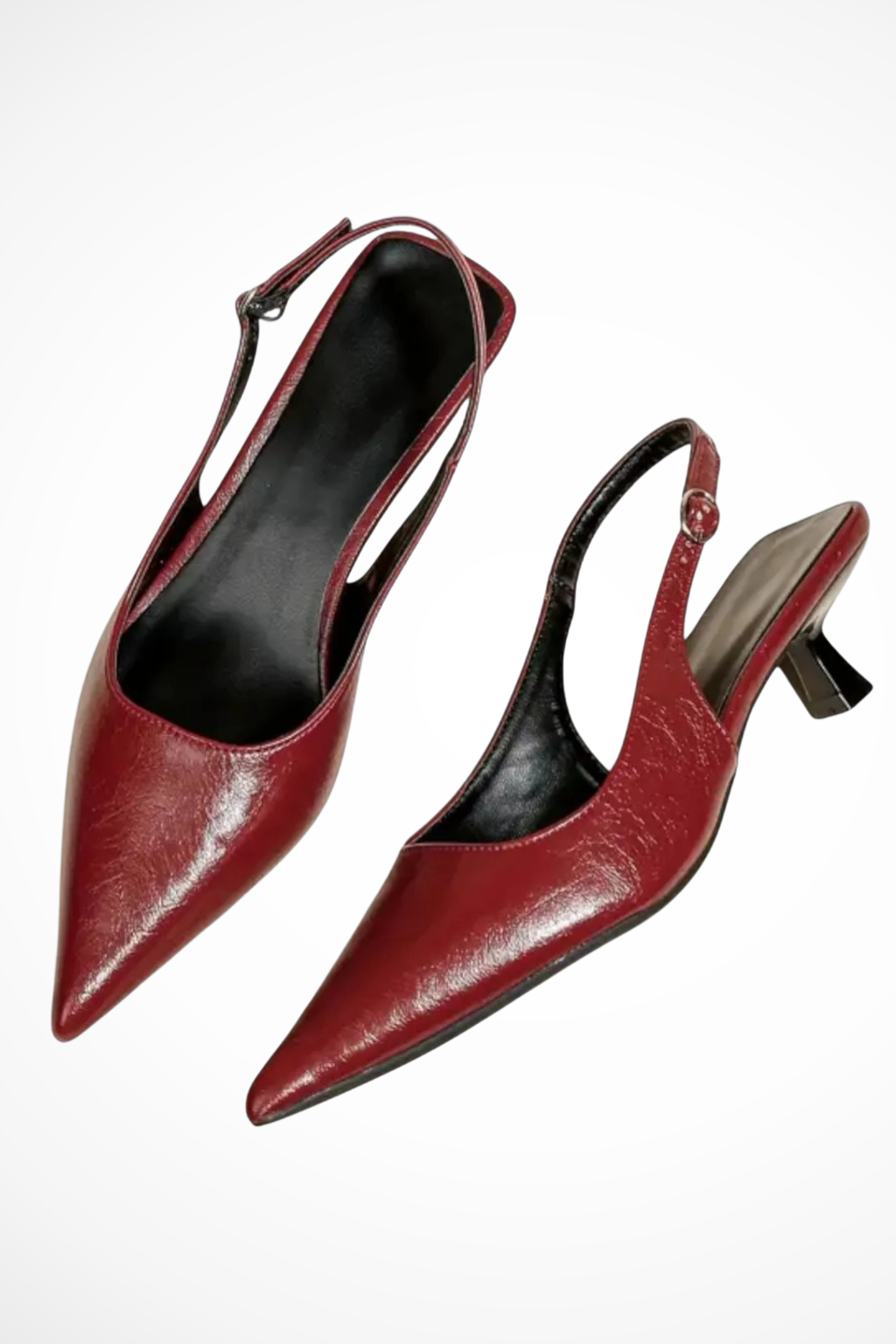 Dam Pumps med spetsig tå, slingback och kittenklack, justerbar rem, glansiga festskor