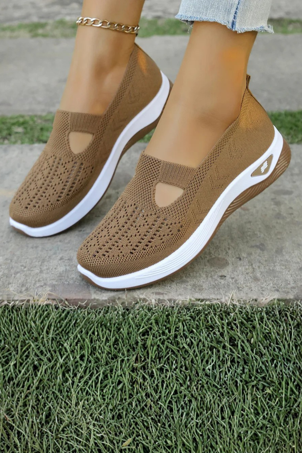 Baskets décontractées à enfiler pour femmes, chaussures de marche respirantes en maille, sneakers perforées