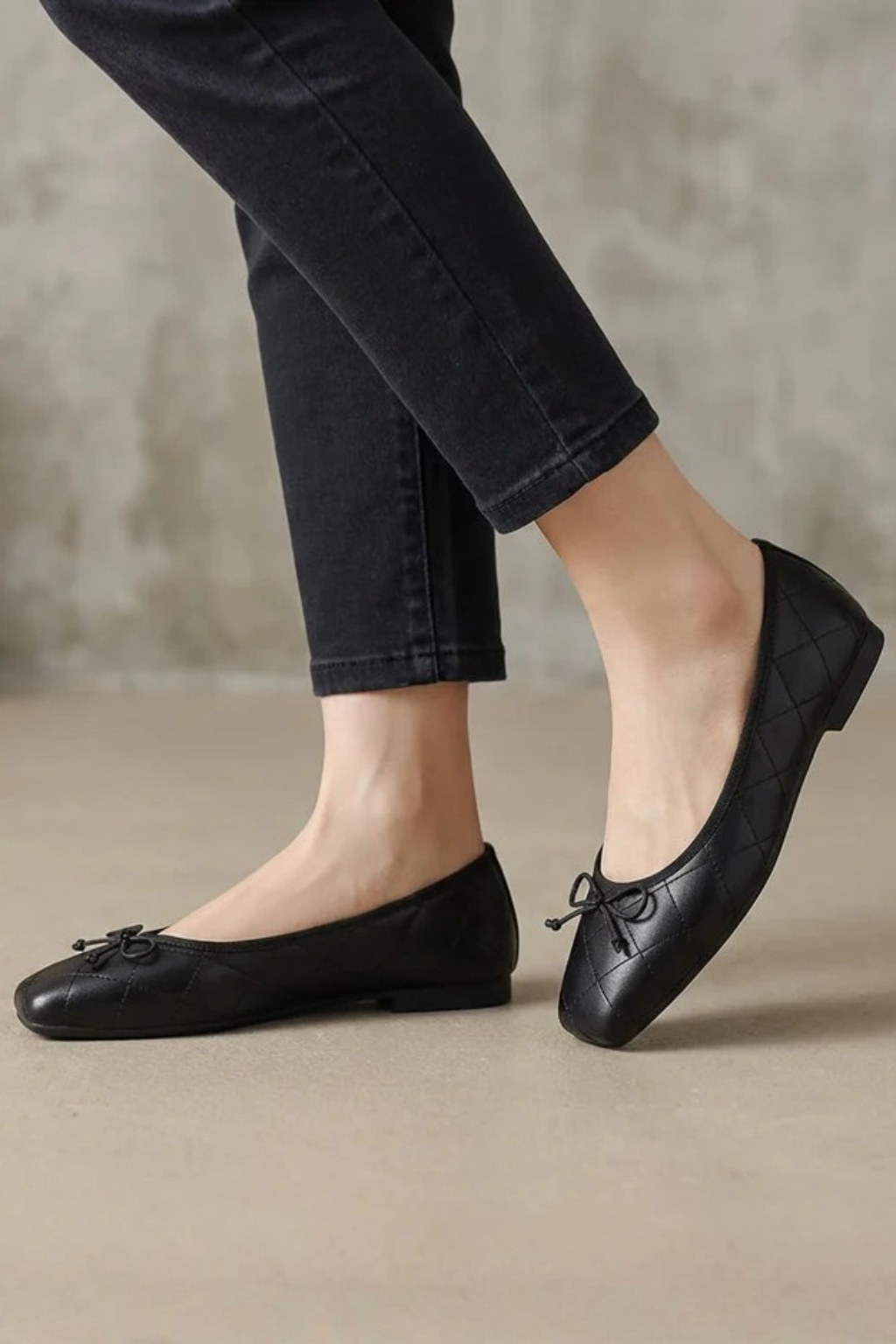 Ballerines matelassées pour femmes à bout carré avec détail nœud et semelle profilée basse