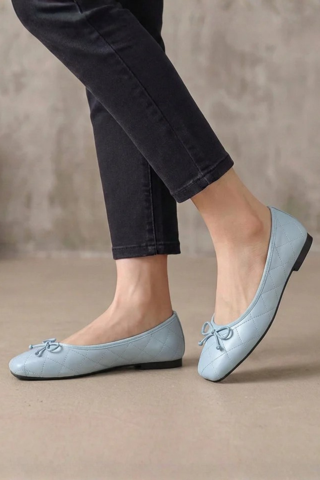 Ballerines matelassées pour femmes à bout carré avec détail nœud et semelle profilée basse