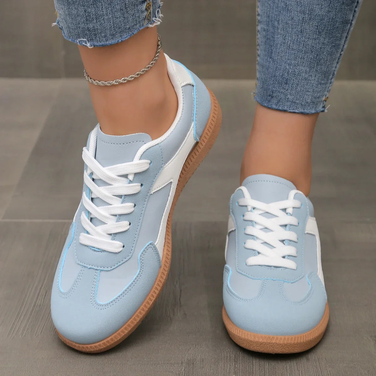 Zapatillas de cuero cómodas para mujer – Plantilla acolchada, suela exterior de goma en contraste