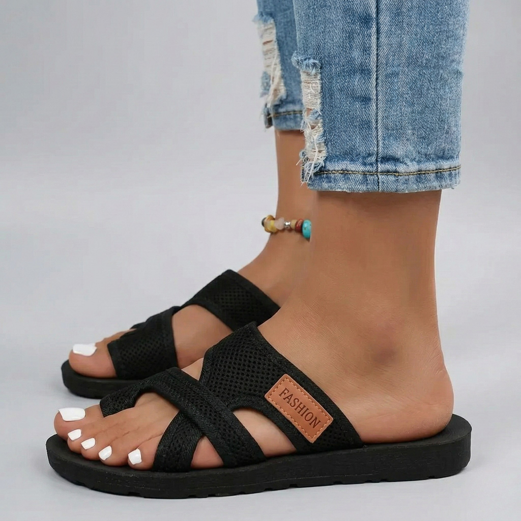 Sandales à enfiler pour femmes en mesh avec brides croisées et semelle confortable