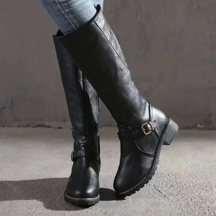 Botas ortopédicas de cuero para mujer con silueta alta y detalle de hebilla