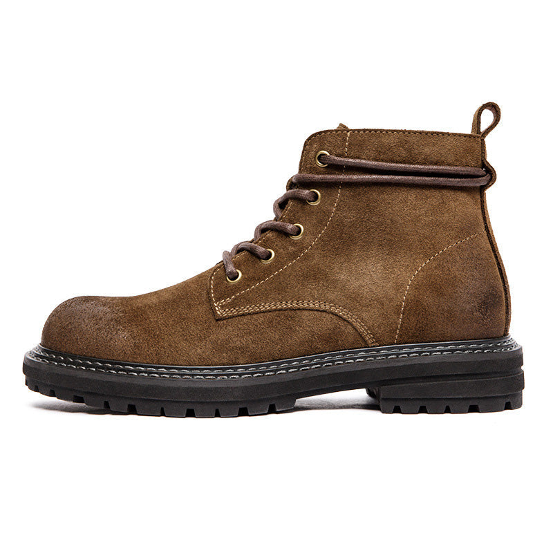 Botas de hombre con cordones y suela antideslizante: construcción resistente y acabado de ante texturizado