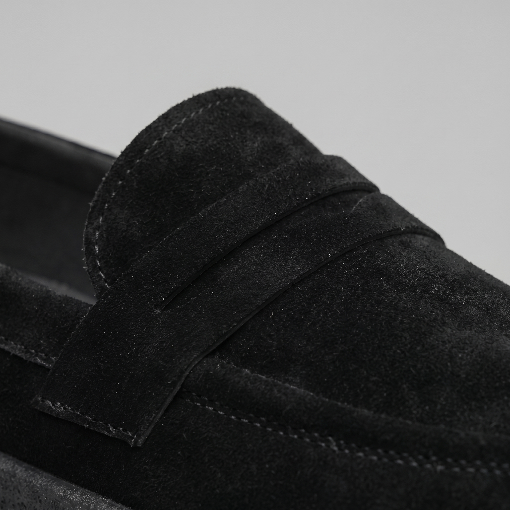 Men's Slip-On Loafers Comfortable Thick Sole Lightweight Shoes