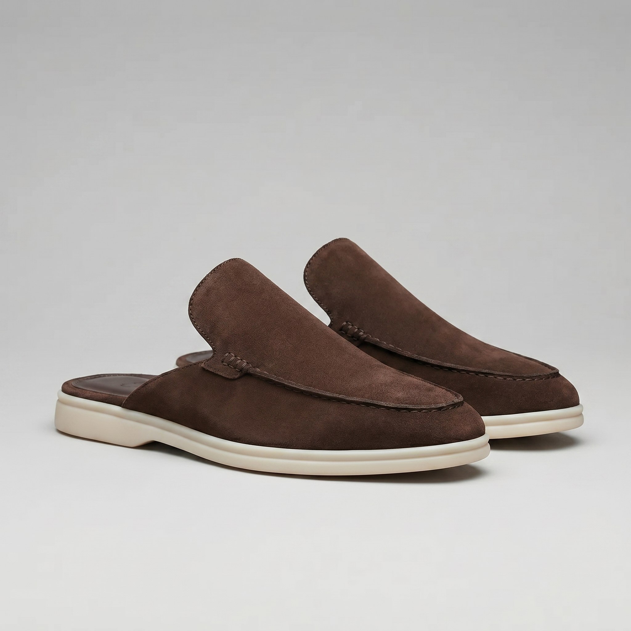 Mocasines para hombre tipo mule de ante sin talón y sin cordones