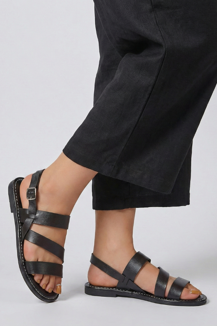 Sandales plates pour femmes avec bride de talon réglable et design à lanières respirant