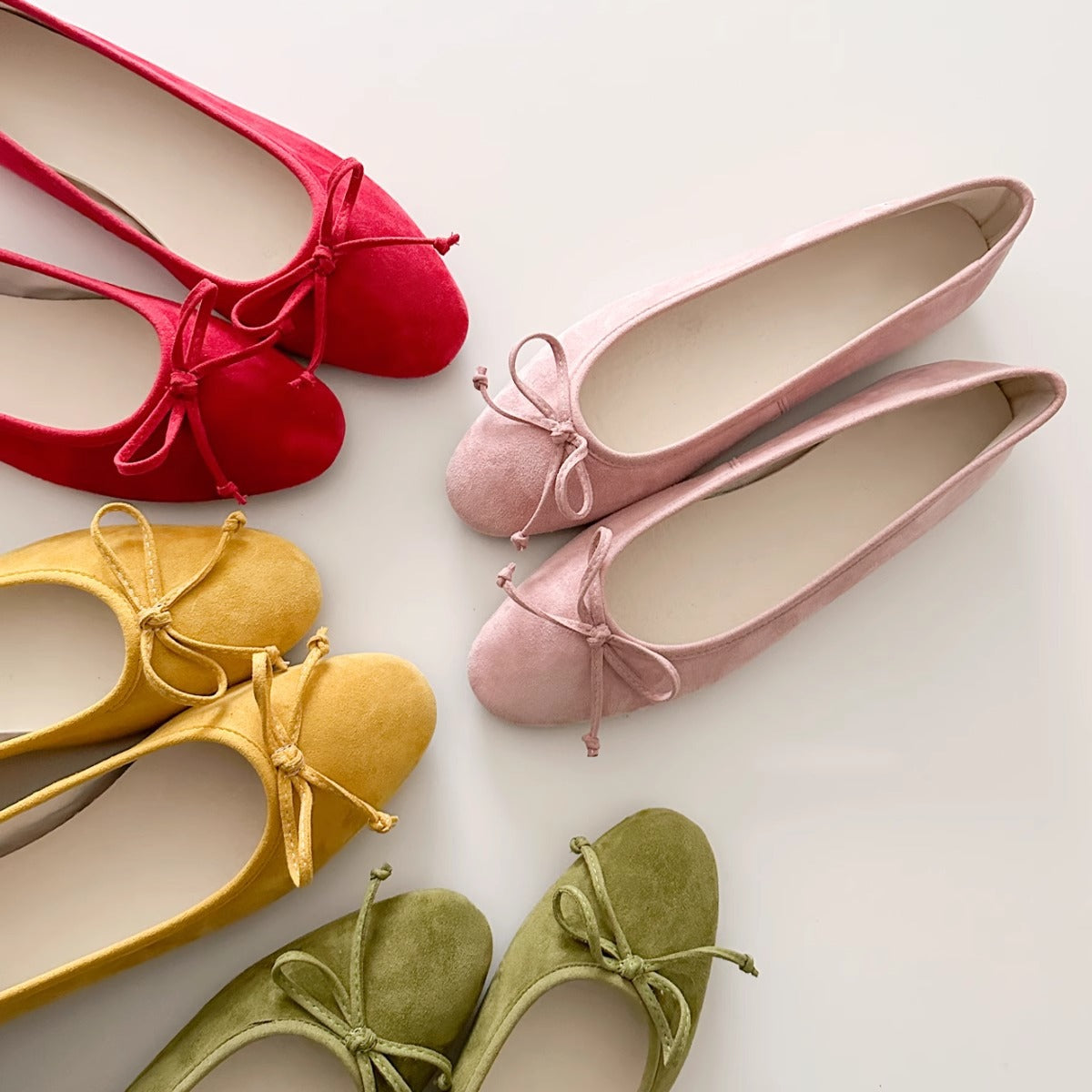 Ballerine da donna in camoscio con fiocco e plantare comfort
