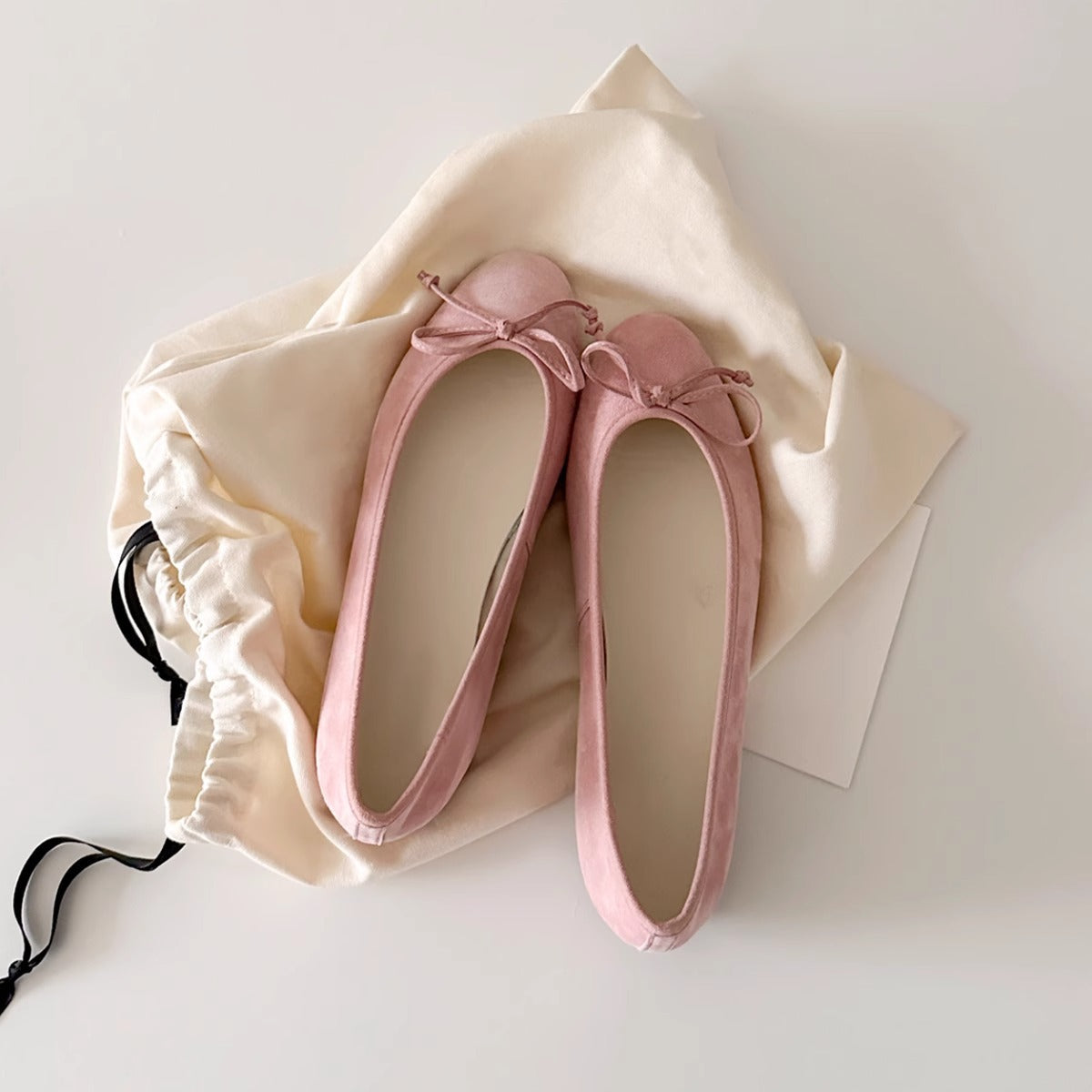 Ballerine da donna in camoscio con fiocco e plantare comfort