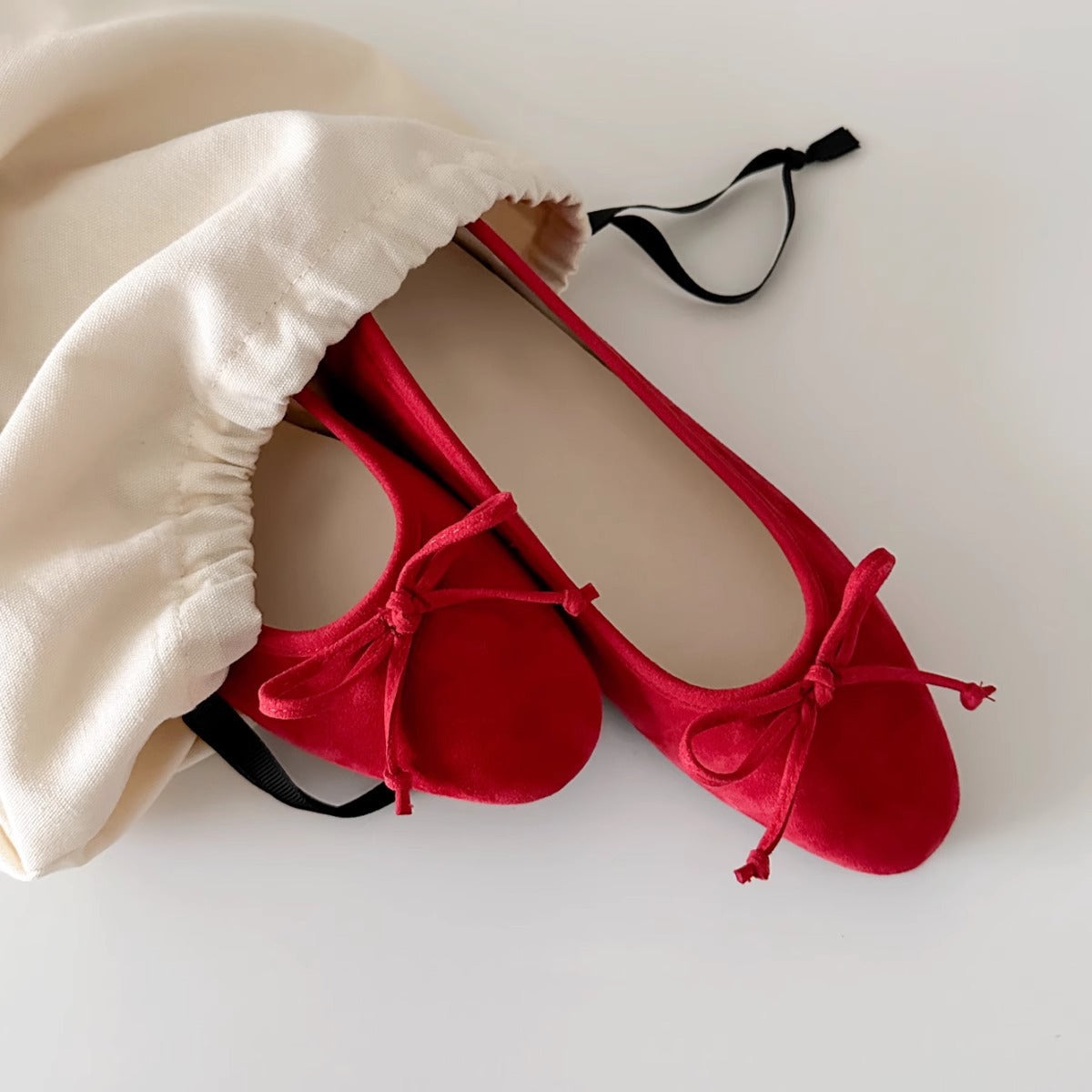 Ballerine da donna in camoscio con fiocco e plantare comfort
