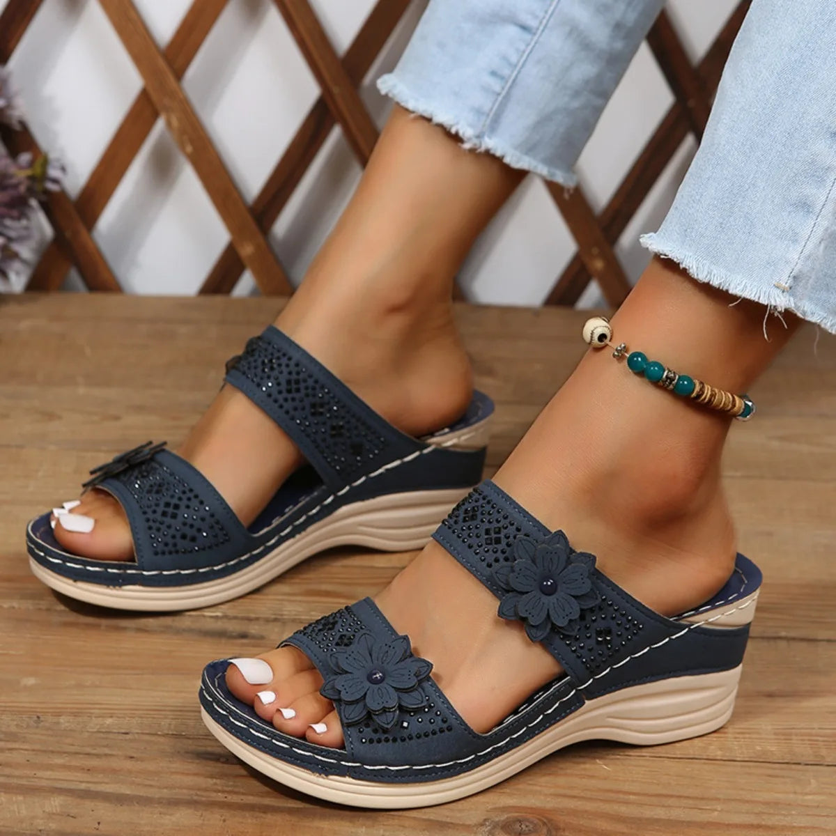 Ortopædiske sandaler til kvinder med slip-on kilehæl