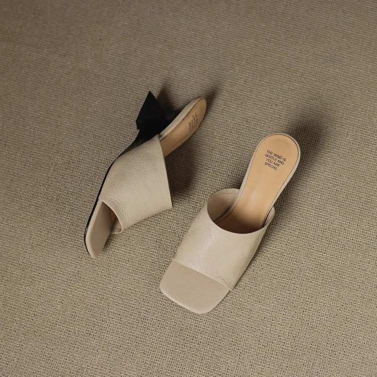 Sandalias tipo slide para mujer con correa ancha de cuero y punta cuadrada