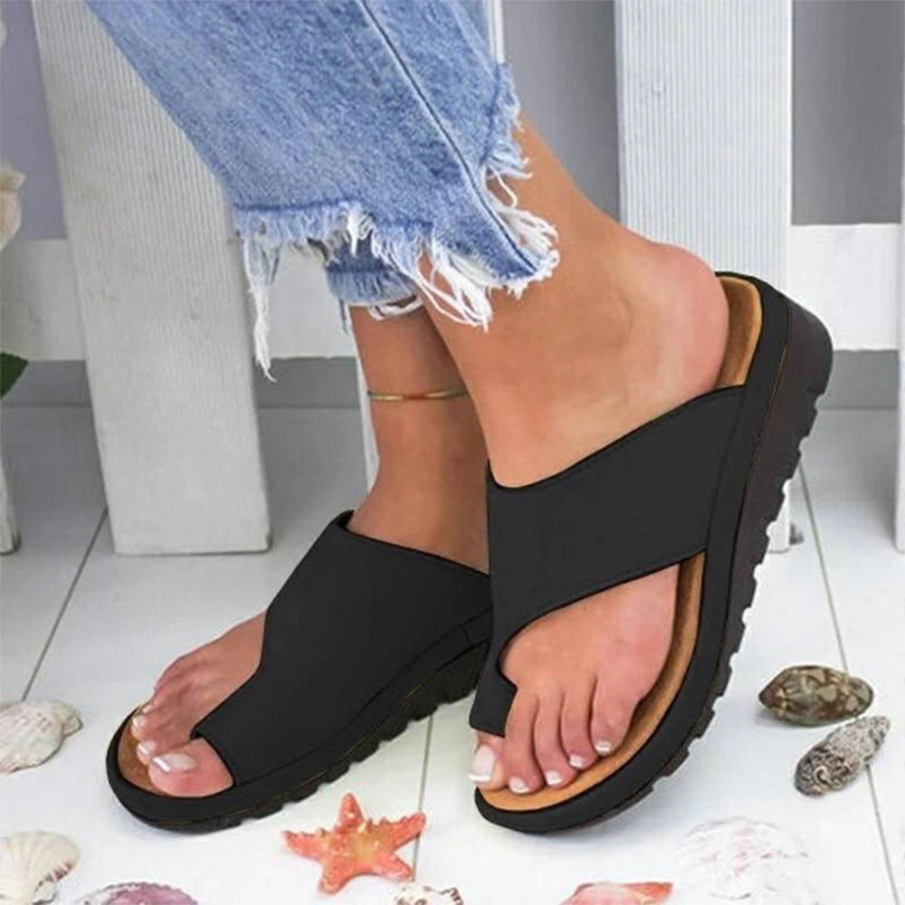 Ortopediska sandaler för kvinnor med hallux valgus-korrigerare, platå och slip-on-tofflor