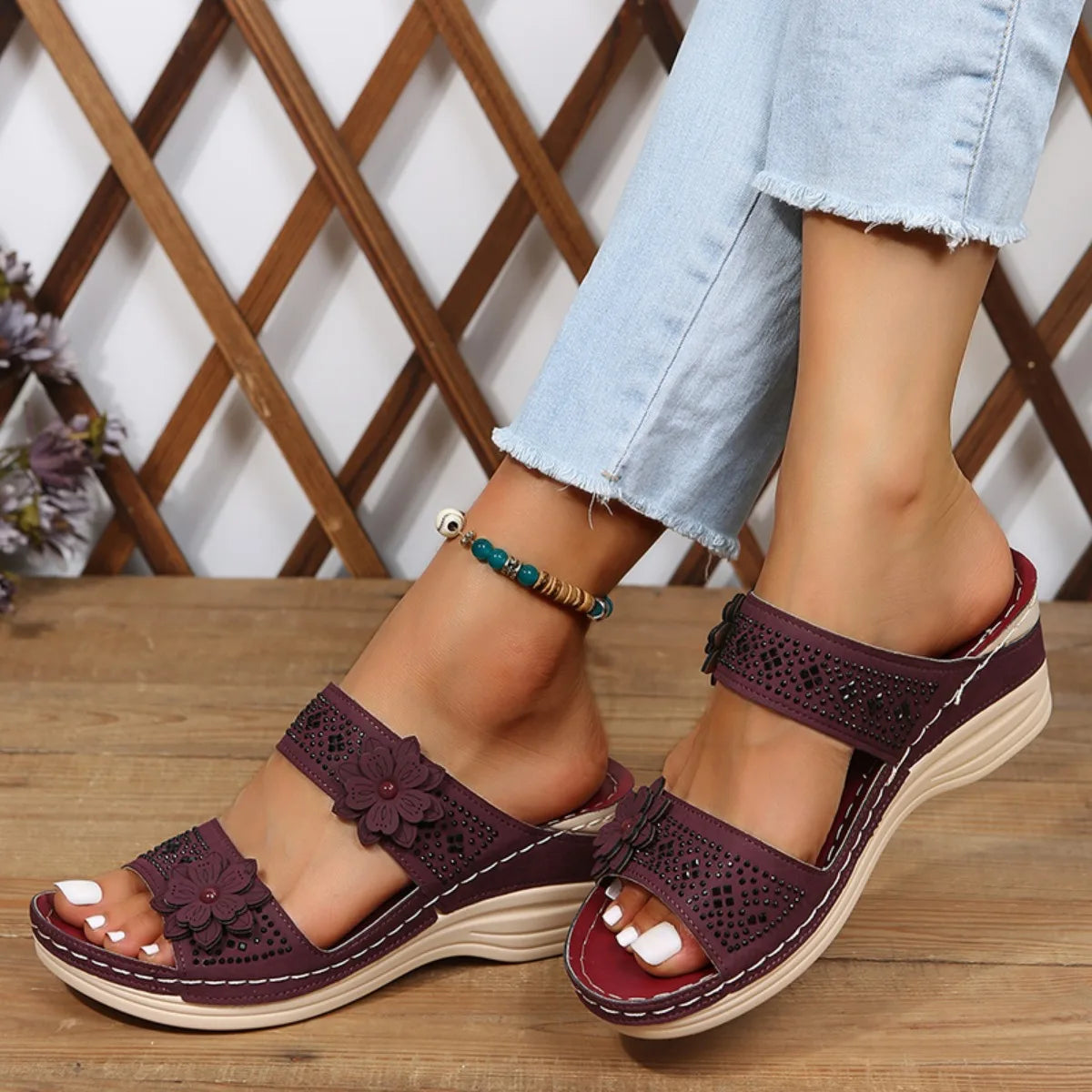 Ortopædiske sandaler til kvinder med slip-on kilehæl
