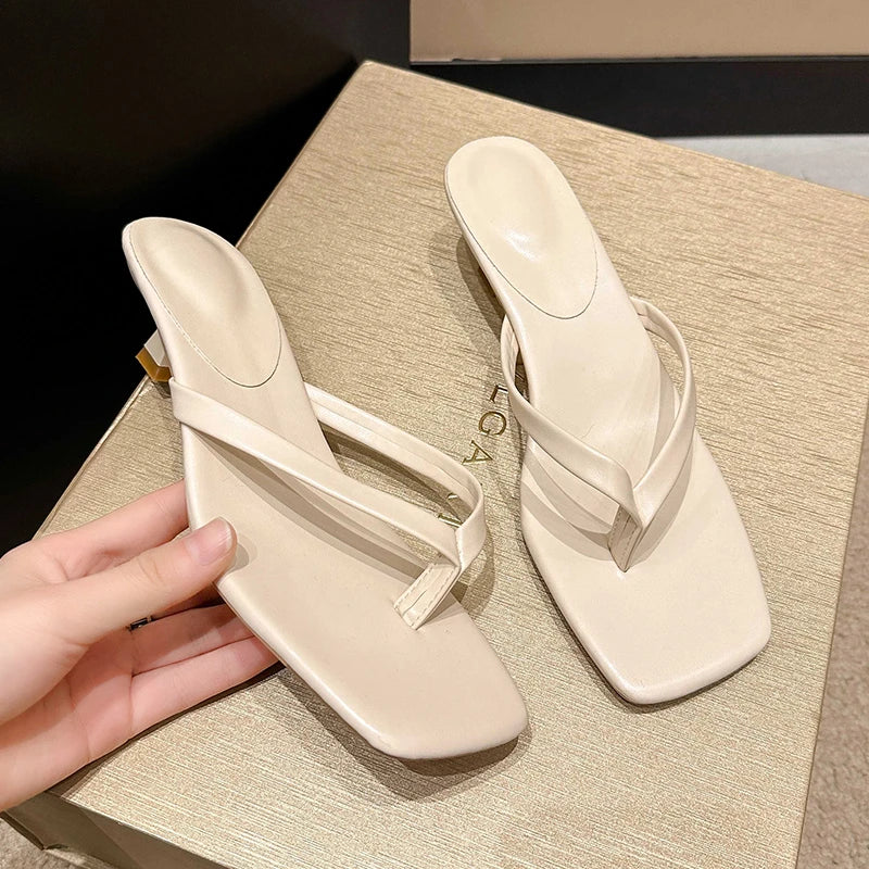Mules pour femmes à talon carré et bout ouvert avec bride clip
