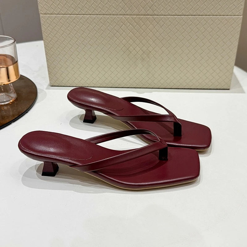 Mules pour femmes à talon carré et bout ouvert avec bride clip