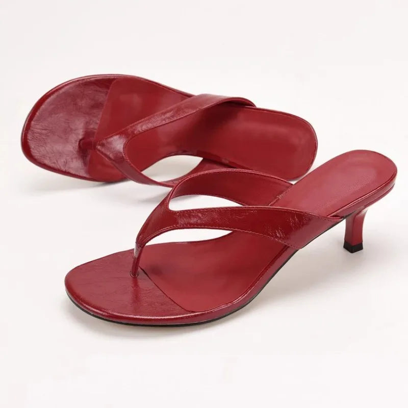 Sandalias de mujer con punta abierta, tacón kitten y estilo mule con tira entre los dedos