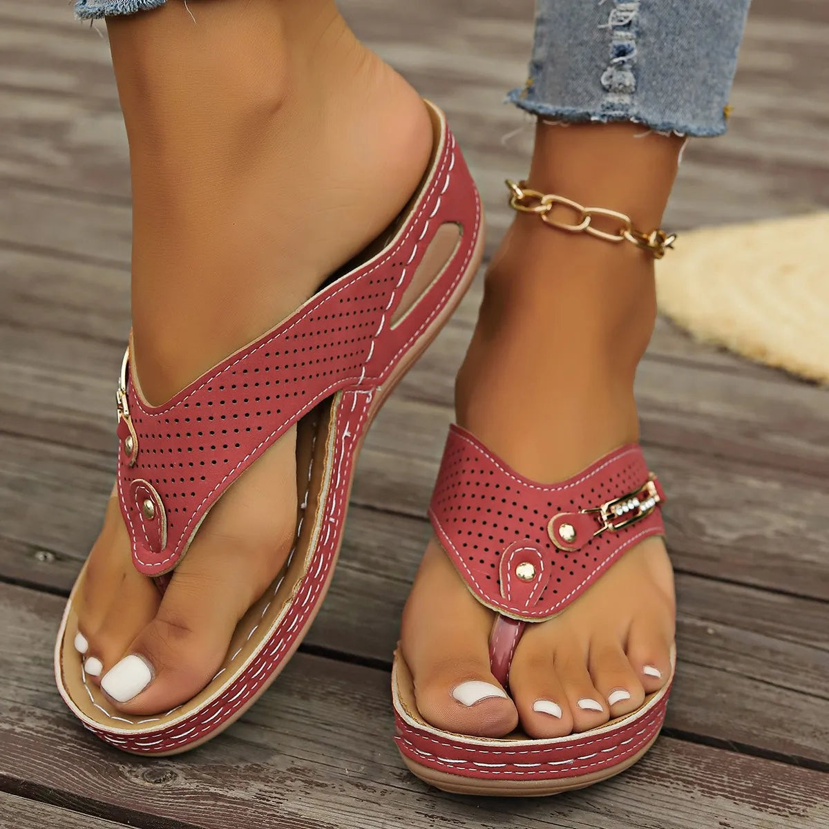 Sandalias ortopédicas para mujer con soporte para el arco, tipo slip-on y cuña, estilo chanclas.