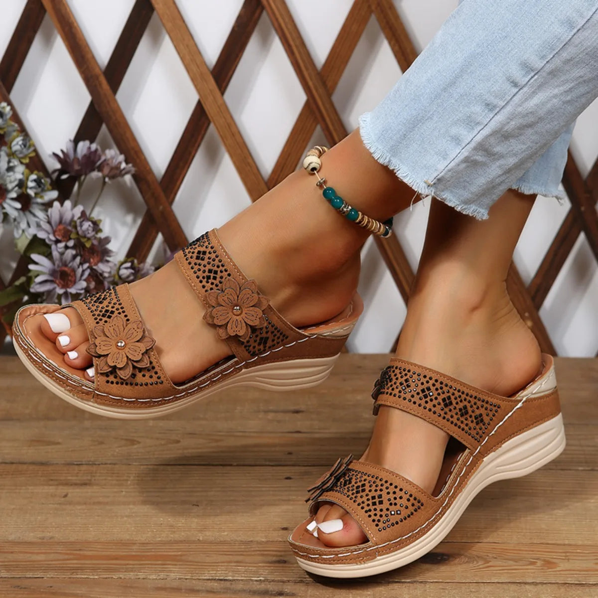Sandali ortopedici da donna con zeppa e slip-on