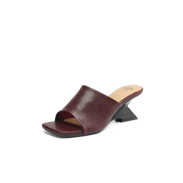 Sandalias tipo slide para mujer con correa ancha de cuero y punta cuadrada
