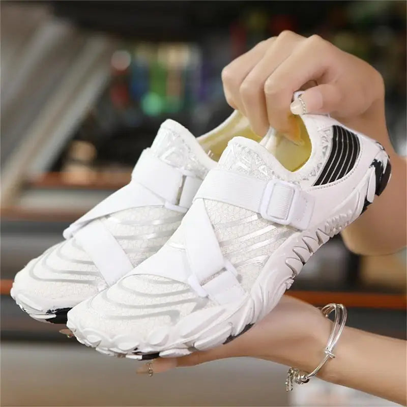 Herresko til vand med åndbart mesh og elastisk bånd sneakers