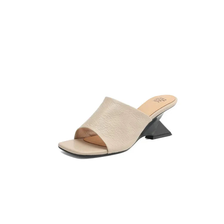 Sandalias tipo slide para mujer con correa ancha de cuero y punta cuadrada