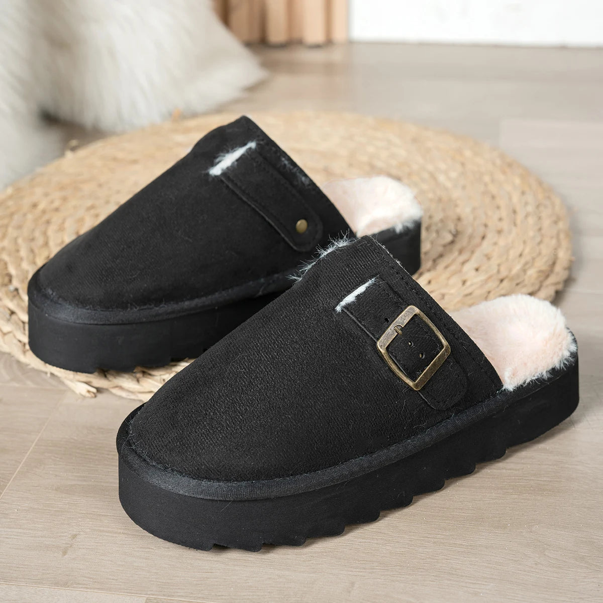 Bekväma damtofflor med mjukt foder - ljuddämpande sula, pådragningsdesign