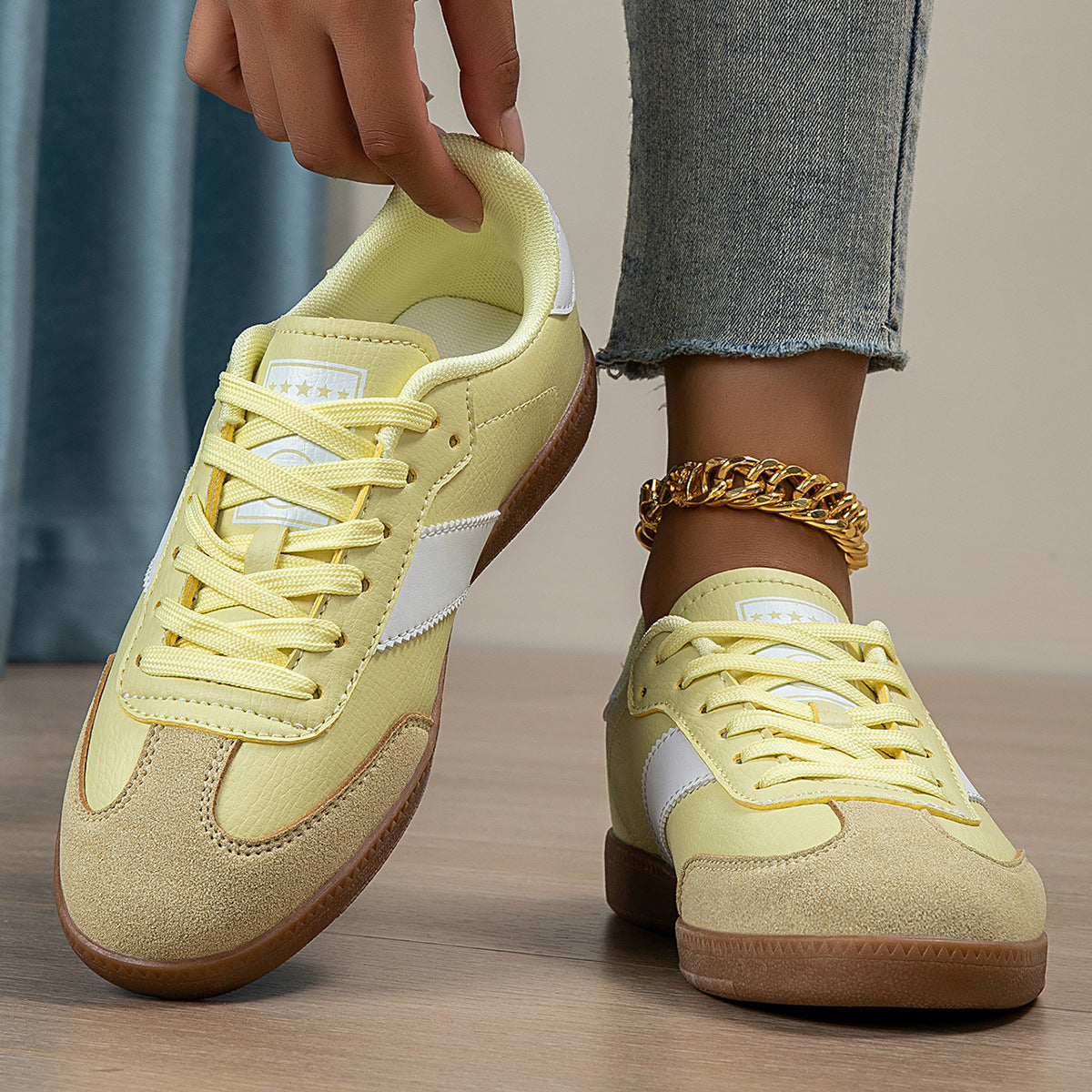 Zapatillas deportivas de mujer con cordones y suela antideslizante: comodidad transpirable y soporte acolchado