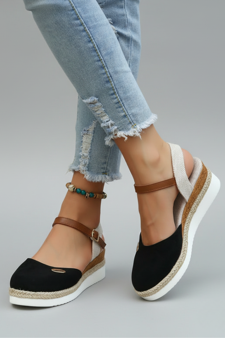 Dámské espadrilky s uzavřenou špičkou, klínovým podpatkem a páskem kolem kotníku s ergonomickou stélkou