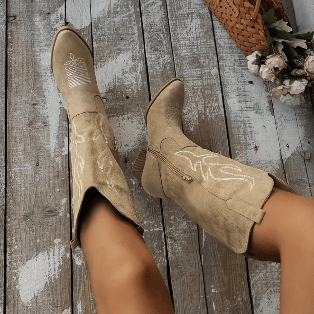 Bekväma westerncowboystövlar för kvinnor - broderade detaljer, stabil klack i medelhöjd