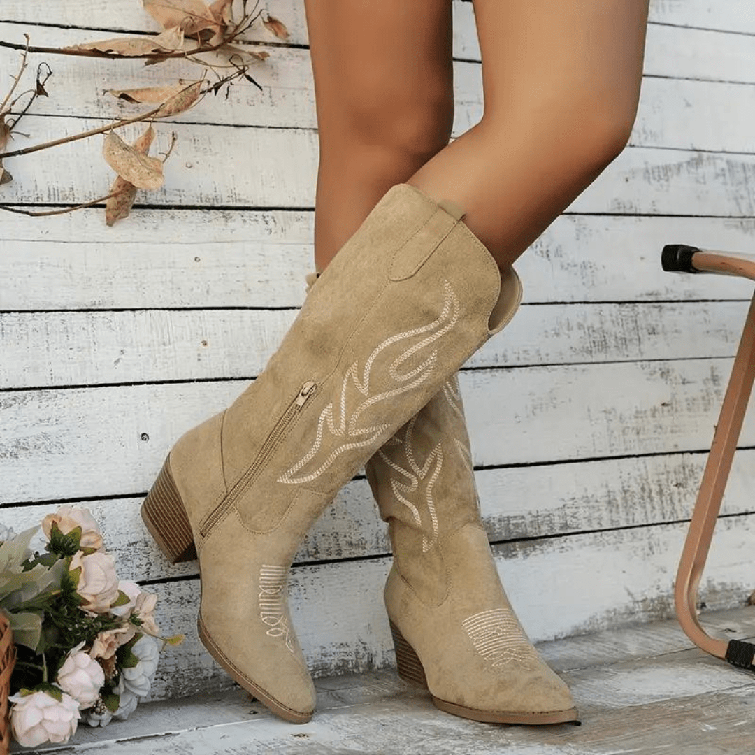 Bekväma westerncowboystövlar för kvinnor - broderade detaljer, stabil klack i medelhöjd