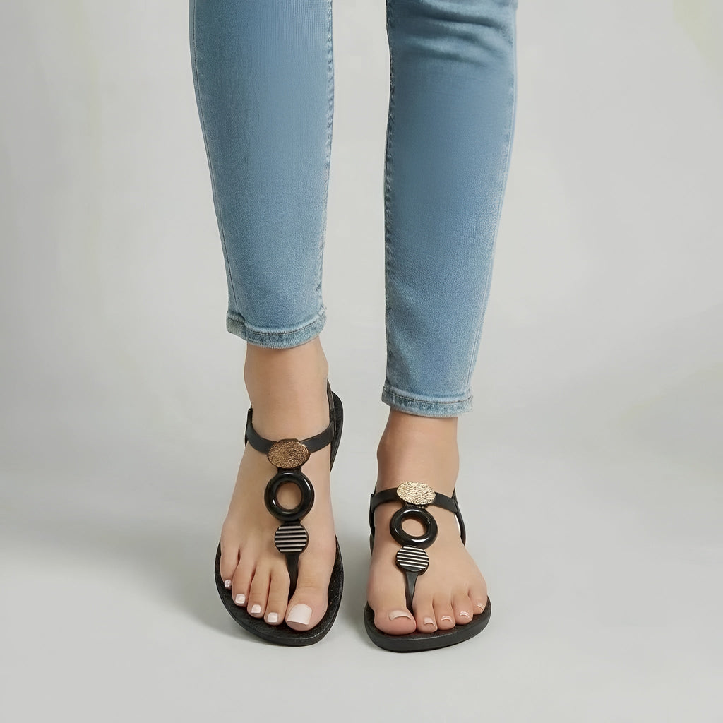 Sandales plates pour femmes avec bride de cheville et anneaux décoratifs circulaires