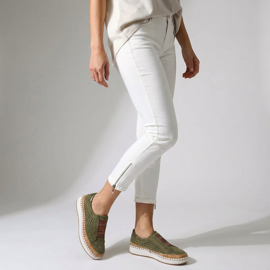 Mocassini ortopedici slip-on con plateau e tomaia in camoscio di supporto