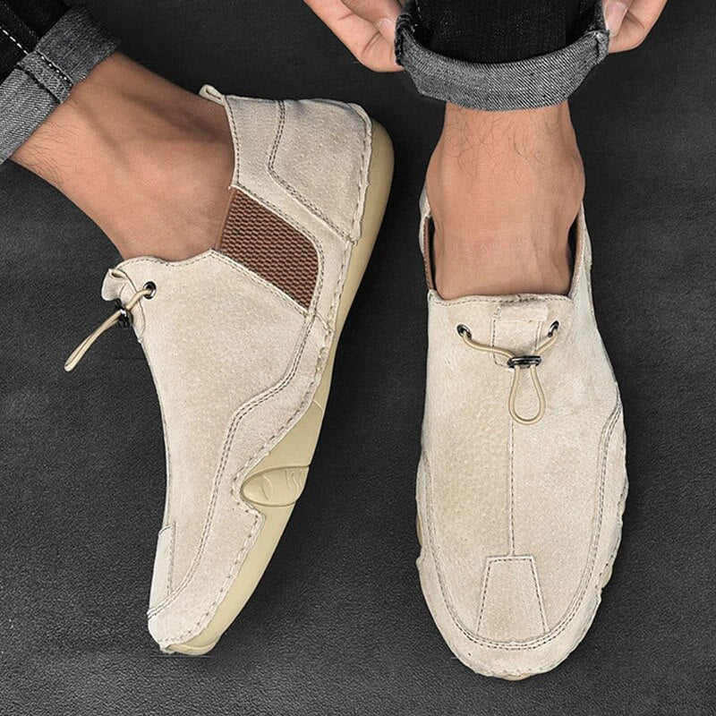 Herresko i ruskind med lukket tå, slip-on og snorjustering, loafers