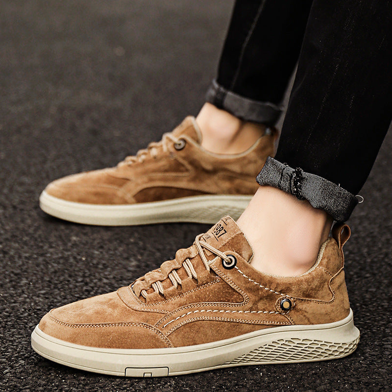 Herresneakers i ruskind, lave, snørebånd, gåsko