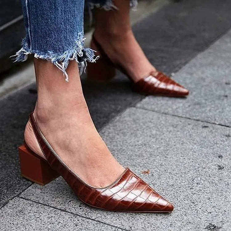 Damskor med ortopedisk slingback, spetsig tå och klackblock